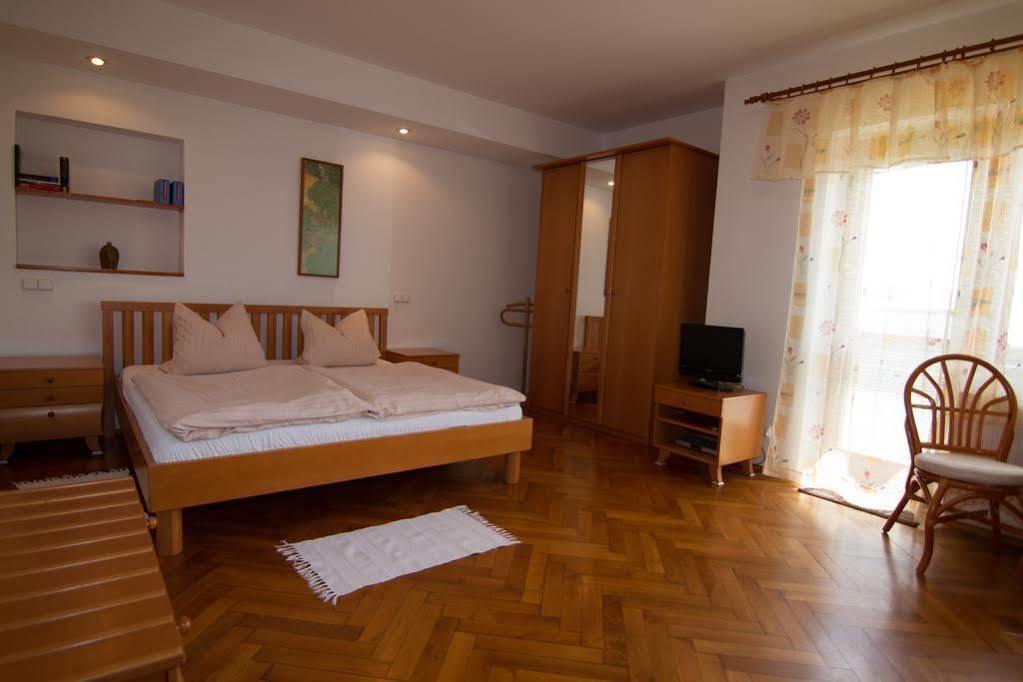 Pension Apartment Granit Prag Eksteriør billede